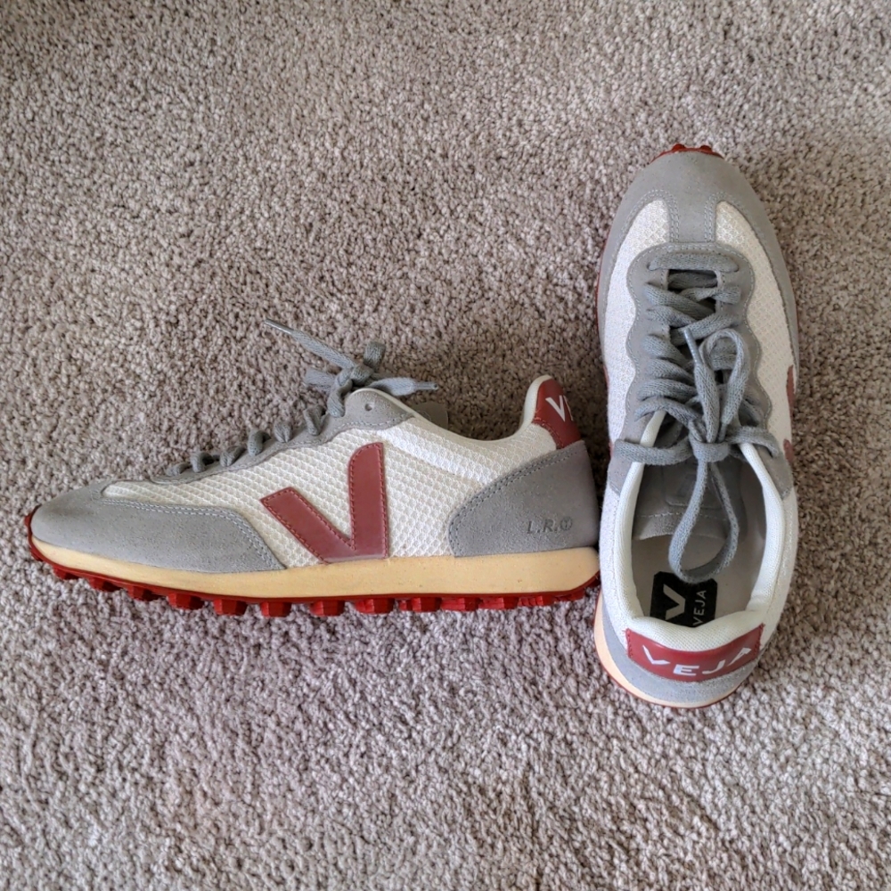 Veja Rio Branco size EUR38. NIB